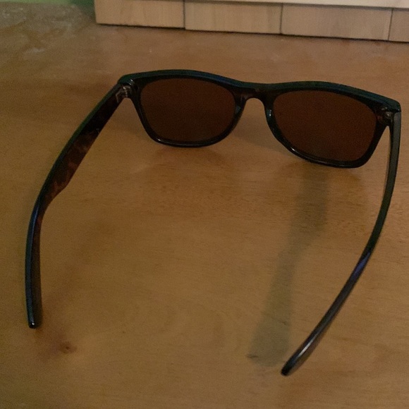 Sunglasses - Picture 2 of 4